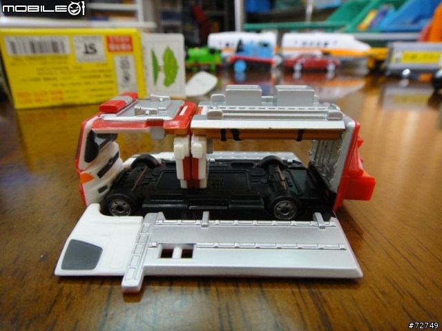 [開箱] 一台汽車 兩倍樂趣- VOOV極速變身車 (04.10新車介紹連結）