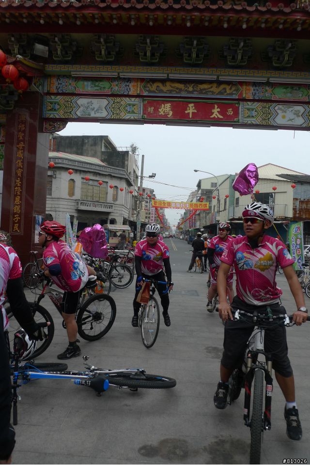 [分享]吃喝玩樂拜客到底●2011大甲媽祖萬人崇BIKE~讚啦!