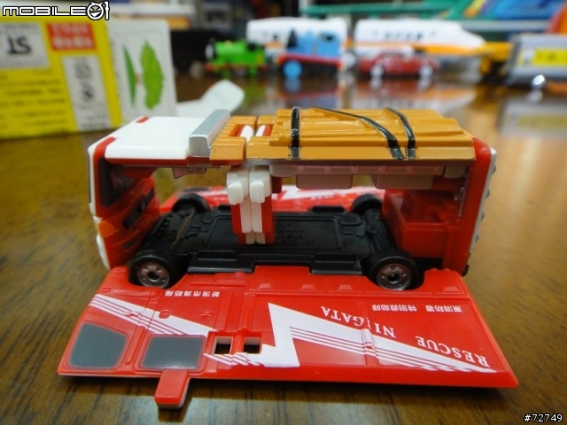 [開箱] 一台汽車 兩倍樂趣- VOOV極速變身車 (04.10新車介紹連結）