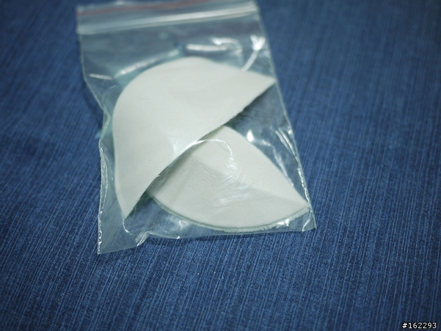 女友在Y拍購買的NIKE好像是仿的，麻煩各位大大幫忙看一下!