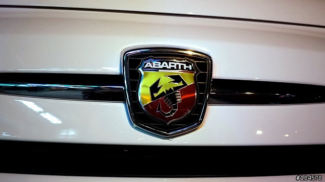 [開箱][圖超多]全台第一開箱,Fiat 500 Abarth 性能毒蠍!
