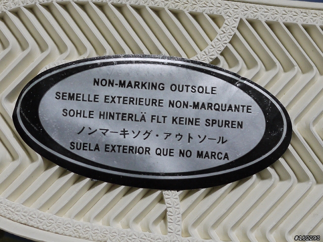 女友在Y拍購買的NIKE好像是仿的，麻煩各位大大幫忙看一下!