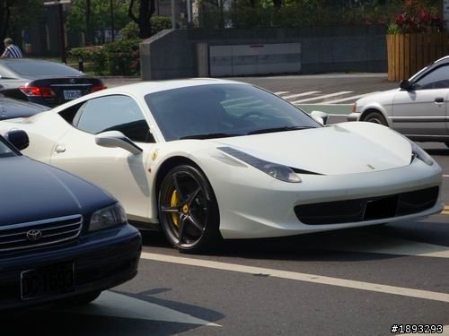 馬中赤兔-雪白Ferrari 458 Italia