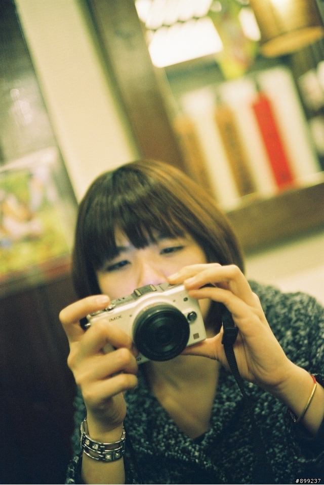 我的第一台"萊卡"canonet QL17  生於1965年 同場現映 canon flash unit J-2 古董閃燈 新增照片canonet QL17  第一捲