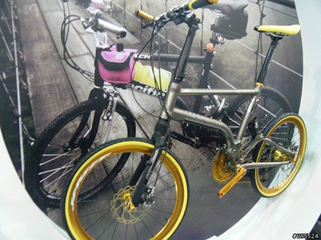 [情報] 很遲來的2011車展小輪車專門