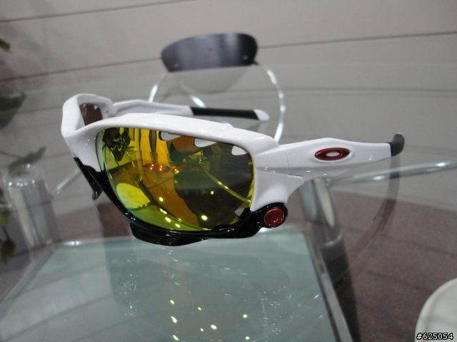 {開箱} 等待了兩個半月,終於到手了...~OAKLEY JAWBONE~