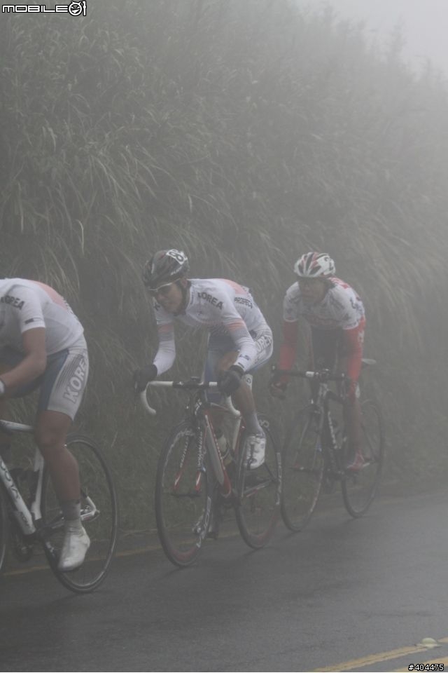 2011 環台賽 最終站...  霧茫茫 小油坑 400M 前 終點前!  台灣選手 加油