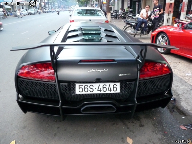 2011.03.06 越南胡志明市安陽王街 藍寶堅尼 LP670-4 消光黑  和 法拉利 F430 法拉利紅