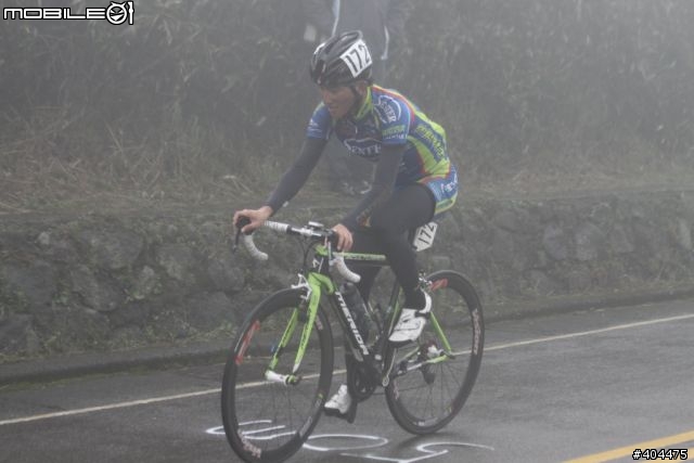 2011 環台賽 最終站...  霧茫茫 小油坑 400M 前 終點前!  台灣選手 加油