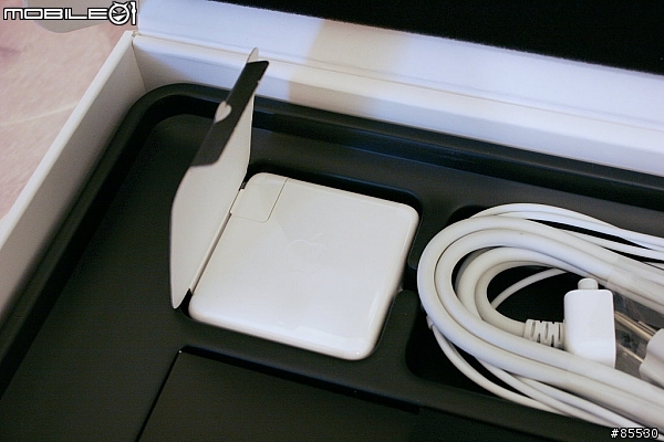 [敗家] 2011 MacBook Pro 15" + 120GB SSD + 8GB RAM 台灣版開箱 (更新：03/31 改裝第二顆硬碟)