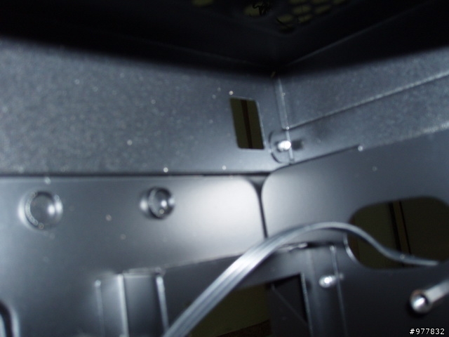 [不專業開箱]海盜機殼又一新作-黑曜石系列 CORSAIR 650D開箱