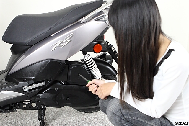 Yamaha RS Zero - 妹妹教你做全套機車基本DIY保養!! 零感體驗Part3
