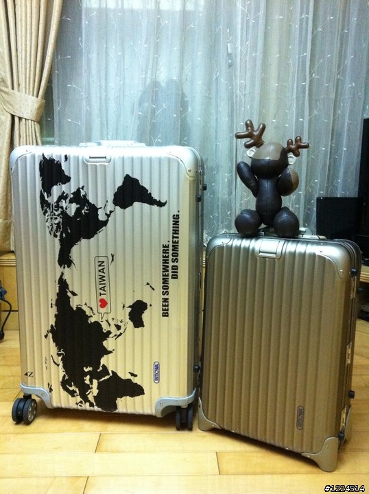 新買的RIMOWA 被老婆嫌棄了= =