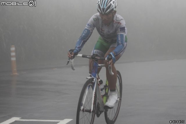 2011 環台賽 最終站...  霧茫茫 小油坑 400M 前 終點前!  台灣選手 加油