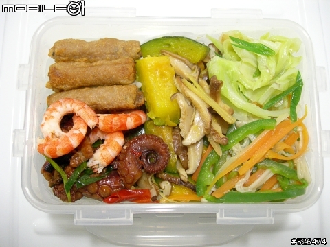 剛煮完早餐哩～～等老公起床吃早餐唷（3月23日便當)