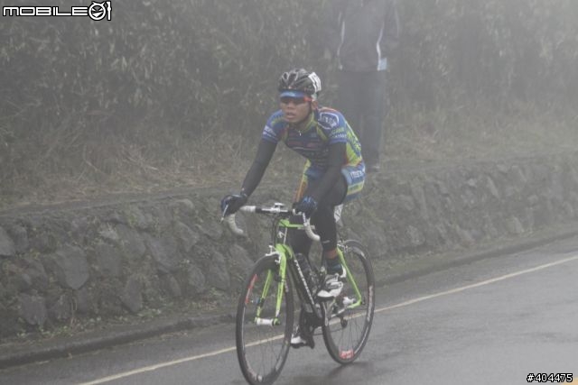 2011 環台賽 最終站...  霧茫茫 小油坑 400M 前 終點前!  台灣選手 加油
