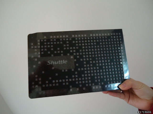 [新手的不專業開箱] Shuttle XS35 LCD背掛 迷你電腦 入門文書機
