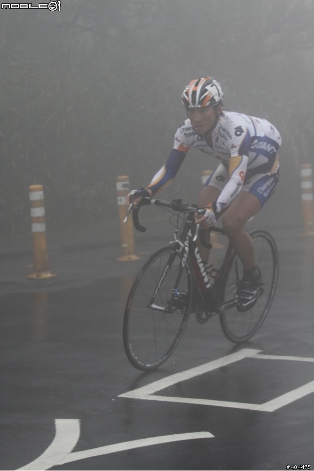 2011 環台賽 最終站...  霧茫茫 小油坑 400M 前 終點前!  台灣選手 加油