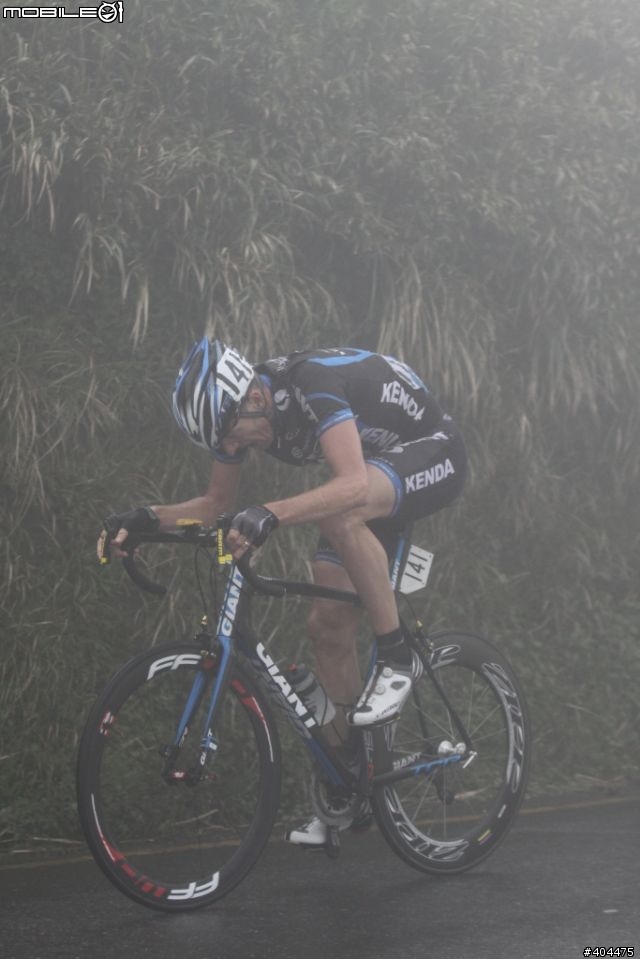 2011 環台賽 最終站...  霧茫茫 小油坑 400M 前 終點前!  台灣選手 加油