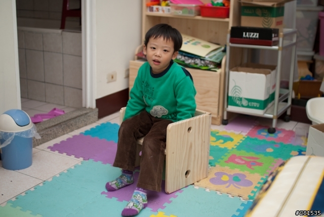 [DIY]日式瘋小孩書桌椅●新增幾張照片 :)