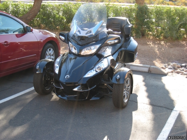 鳳凰城怪車好車一堆 就是少見BMW