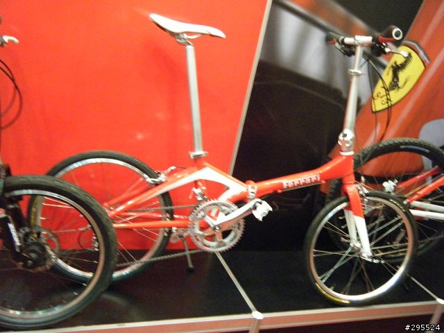 [情報] 很遲來的2011車展小輪車專門