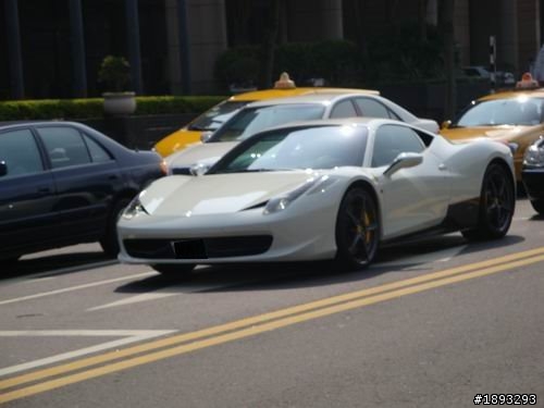 馬中赤兔-雪白Ferrari 458 Italia