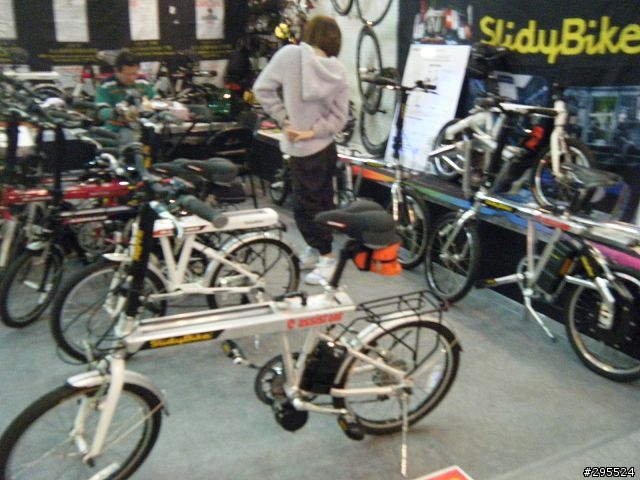 [情報] 很遲來的2011車展小輪車專門
