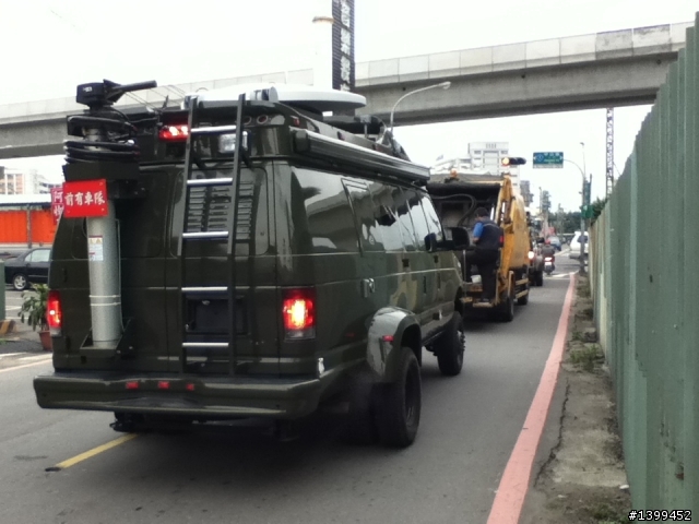 有人知道這台怪車嗎??
