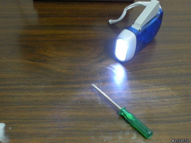 真假?買手搖手電筒需好好比較