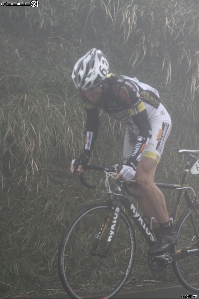 2011 環台賽 最終站...  霧茫茫 小油坑 400M 前 終點前!  台灣選手 加油