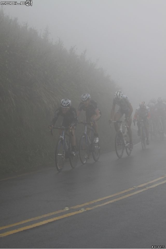 2011 環台賽 最終站...  霧茫茫 小油坑 400M 前 終點前!  台灣選手 加油