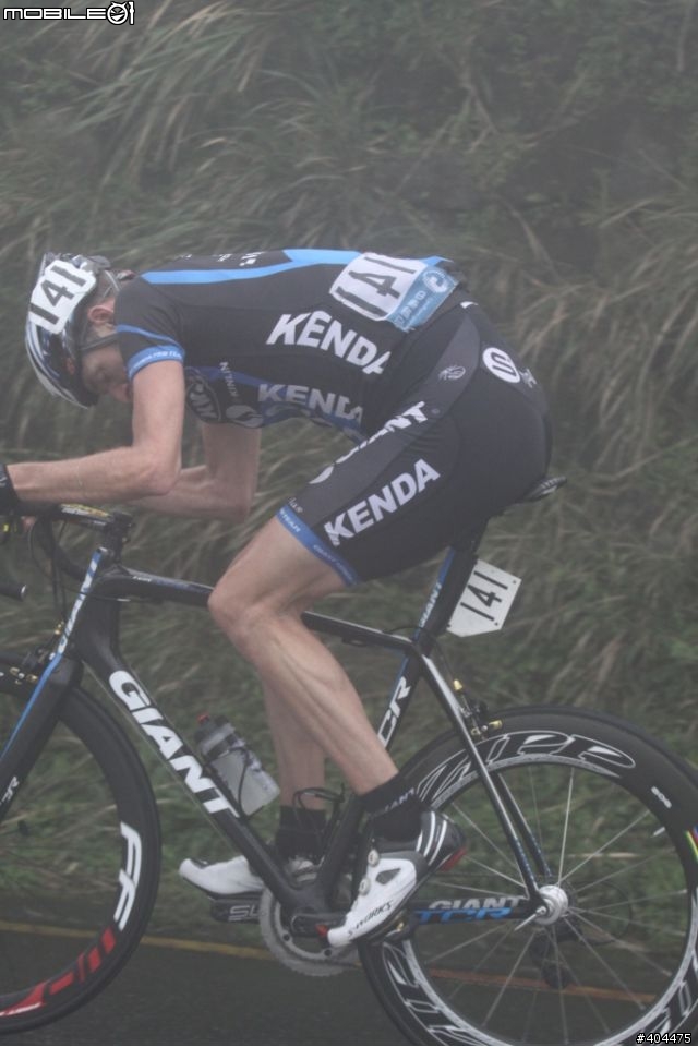 2011 環台賽 最終站...  霧茫茫 小油坑 400M 前 終點前!  台灣選手 加油