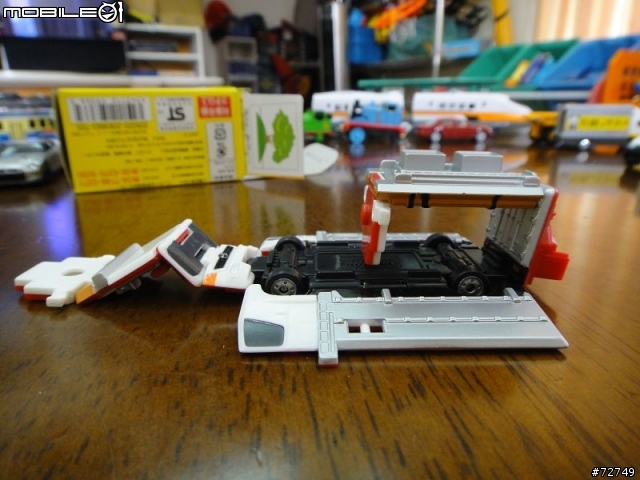 [開箱] 一台汽車 兩倍樂趣- VOOV極速變身車 (04.10新車介紹連結）