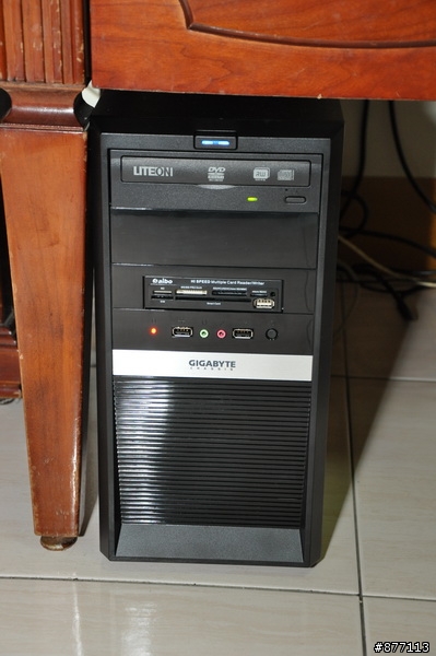 新電腦新機殼開箱GIGABYTE  MK01