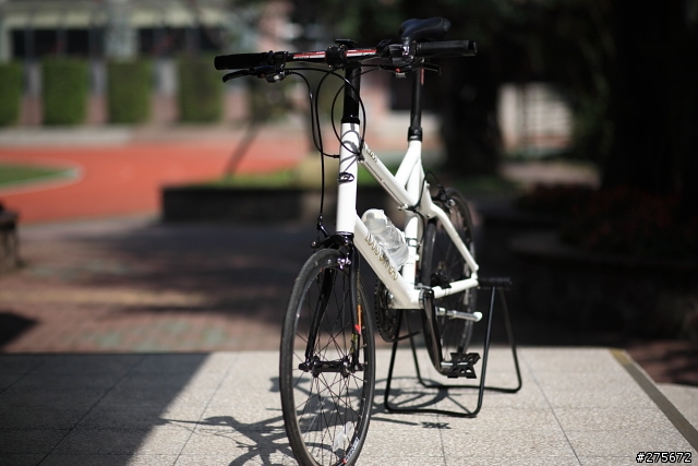 一片大車聲浪中我默默選擇LOUIS GARNEAU 小徑車
