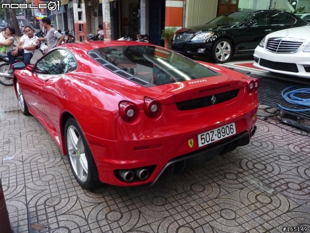 2011.03.06 越南胡志明市安陽王街 藍寶堅尼 LP670-4 消光黑  和 法拉利 F430 法拉利紅
