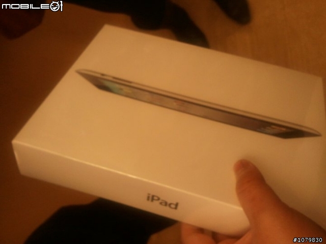 O氏 開箱~ Ipad 2 上桌!~