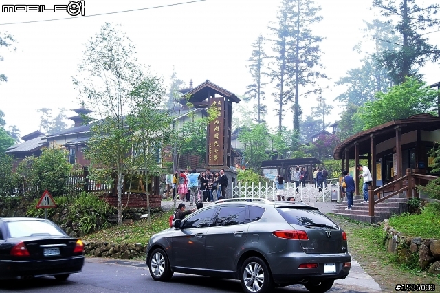 車聚報導還沒完嗎？載著滿滿車聚的快樂到鹿谷鄉內湖國小，繼續快樂行程。