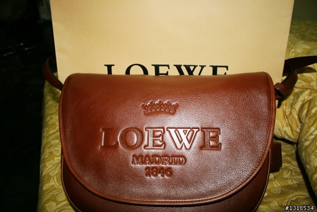 【分享開箱】漢神購入Ｌｏｅｗｅ側背包......又是被限量色給害了