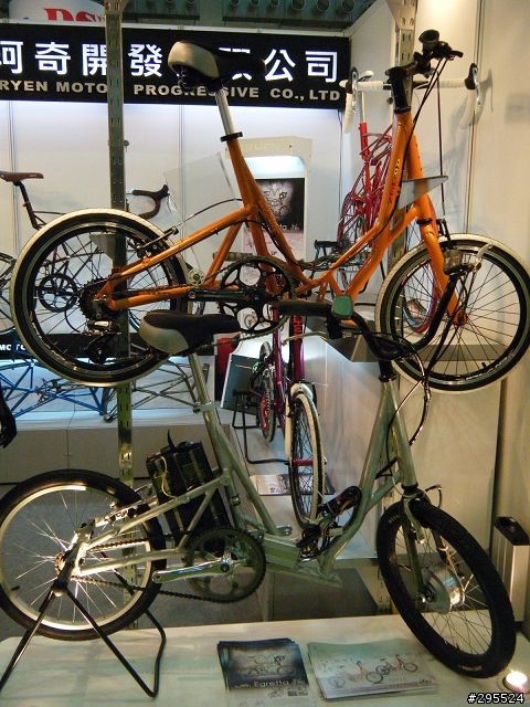 [情報] 很遲來的2011車展小輪車專門