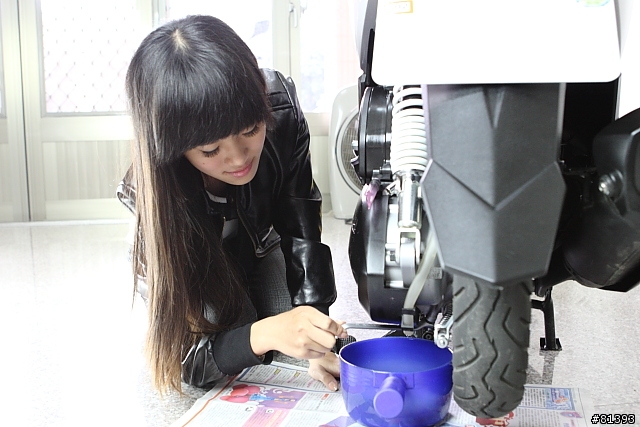 Yamaha RS Zero - 妹妹教你做全套機車基本DIY保養!! 零感體驗Part3