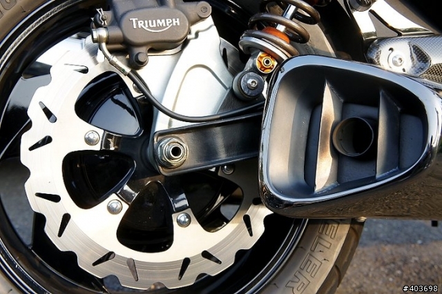 莫內咖啡~爆改的TRIUMPH 2300CC(有圖)!!
