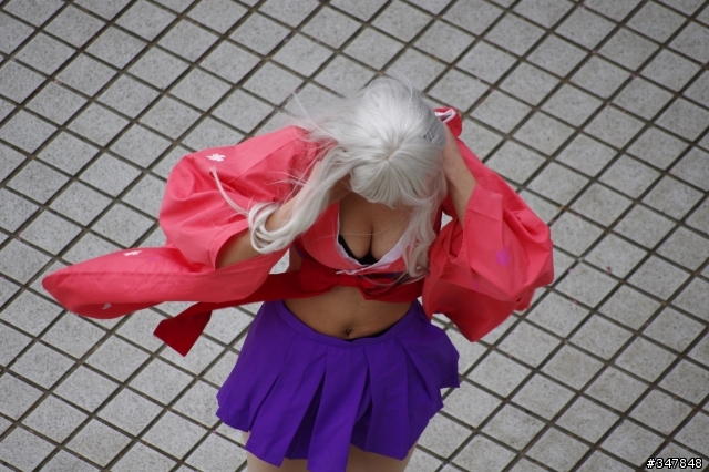 誠心發問!!請問這個女生在COSPLAY啥角色??