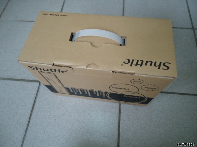 [新手的不專業開箱] Shuttle XS35 LCD背掛 迷你電腦 入門文書機