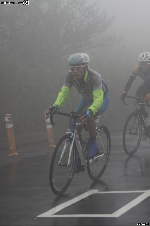 2011 環台賽 最終站...  霧茫茫 小油坑 400M 前 終點前!  台灣選手 加油