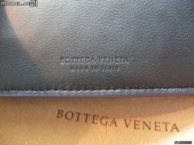 [分享] Bottega Veneta 深藍 羊皮編織皮夾