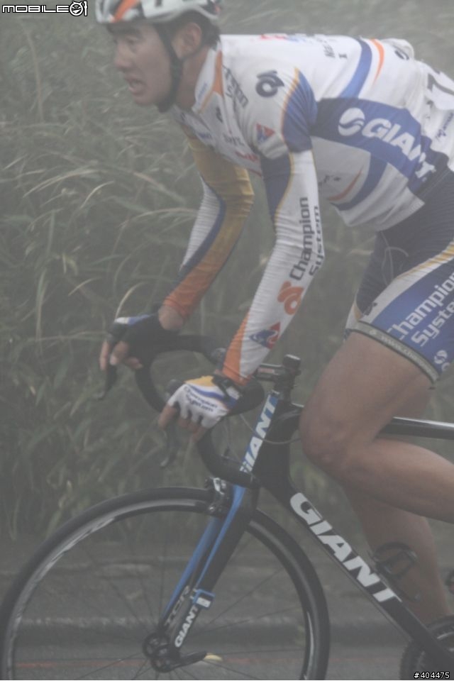 2011 環台賽 最終站...  霧茫茫 小油坑 400M 前 終點前!  台灣選手 加油