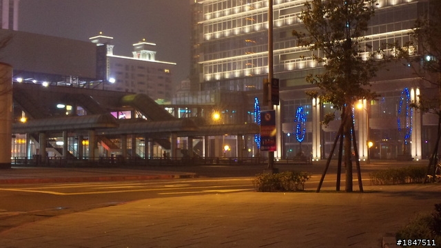 940sh夜拍實圖!! 簡直可以和一般數位消費相機對抗了!