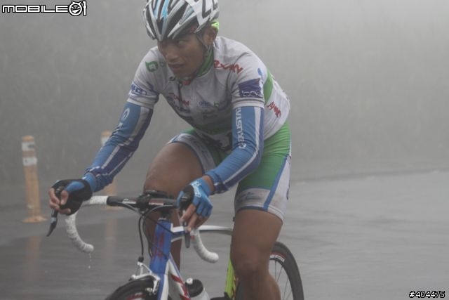 2011 環台賽 最終站...  霧茫茫 小油坑 400M 前 終點前!  台灣選手 加油